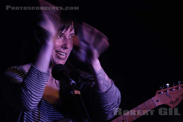 SHE KEEPS BEES - 2015-05-05 - PARIS - Espace B - 